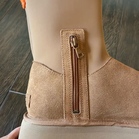 NWT UGG Classic Dipper Stretch Boots!