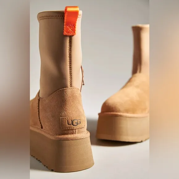 NWT UGG Classic Dipper Stretch Boots!