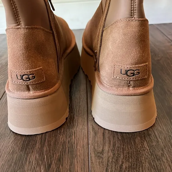 NWT UGG Classic Dipper Stretch Boots!