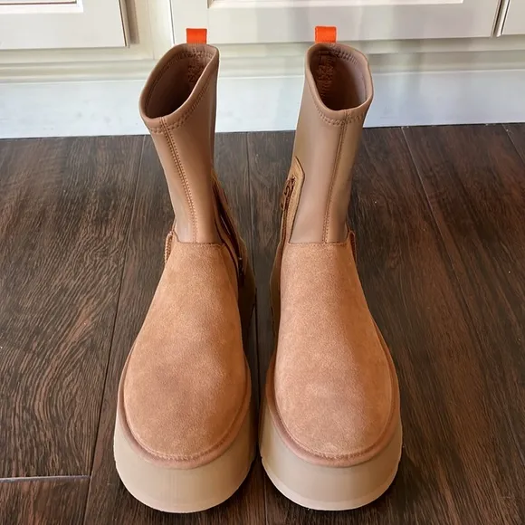 NWT UGG Classic Dipper Stretch Boots!