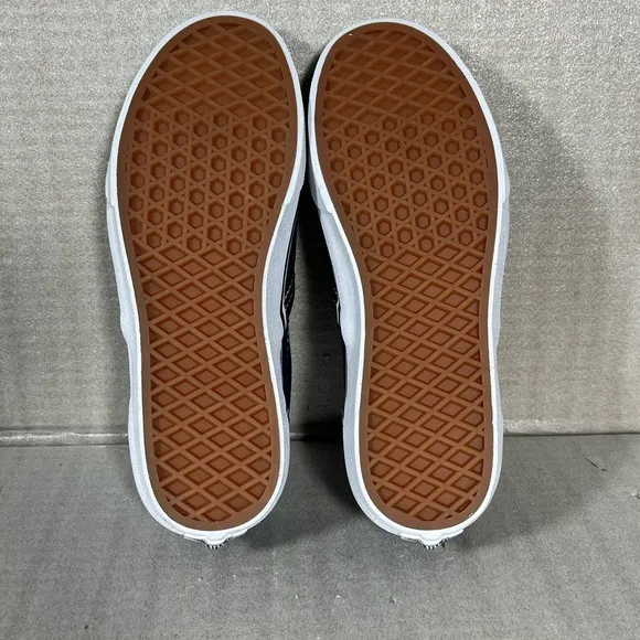 NWT Vans Kids Digi Shark Slip-on Blue/Gray Big Kids 5.5/Women's 6.5/7.0