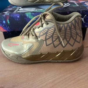 PUMA BOYS MELO GOLDEN CHILD SNEAKERS