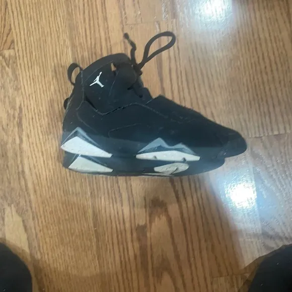 Retro 6 shoes kids good condition