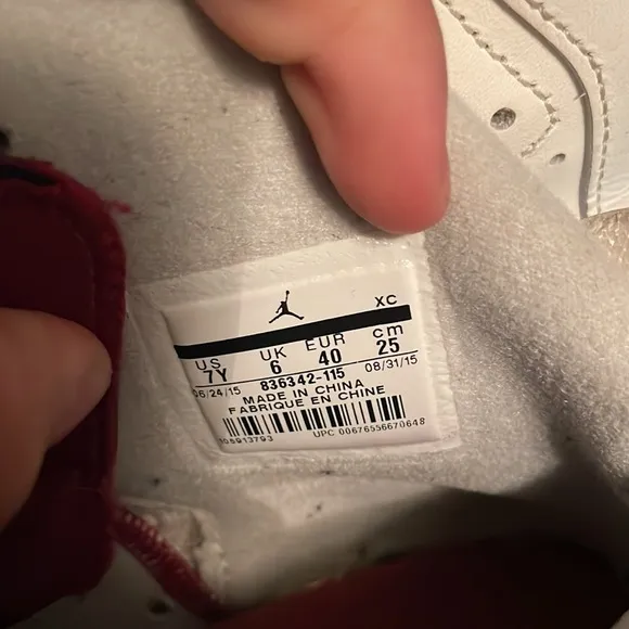 Retro Jordan 6 maroon