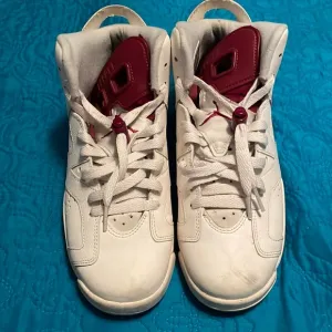 Retro Jordan 6 maroon