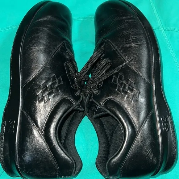 SAS Freetime black leather women’s walking shoes. Size 9.5
