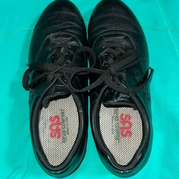 SAS Freetime black leather women’s walking shoes. Size 9.5
