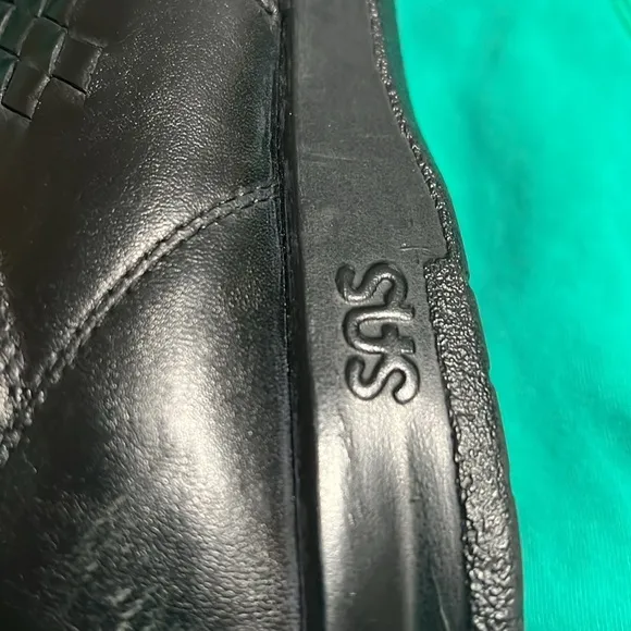 SAS Freetime black leather women’s walking shoes. Size 9.5