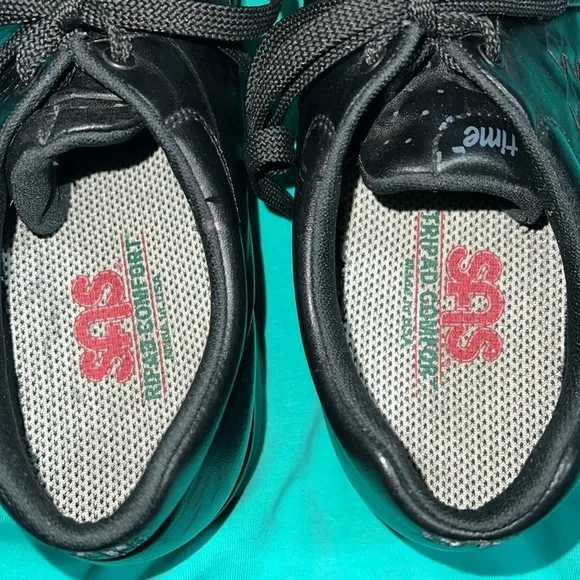 SAS Freetime black leather women’s walking shoes. Size 9.5