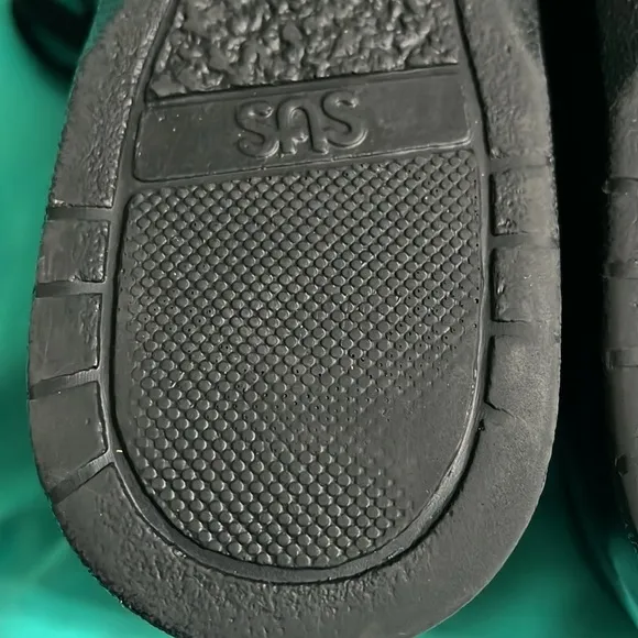 SAS Freetime black leather women’s walking shoes. Size 9.5
