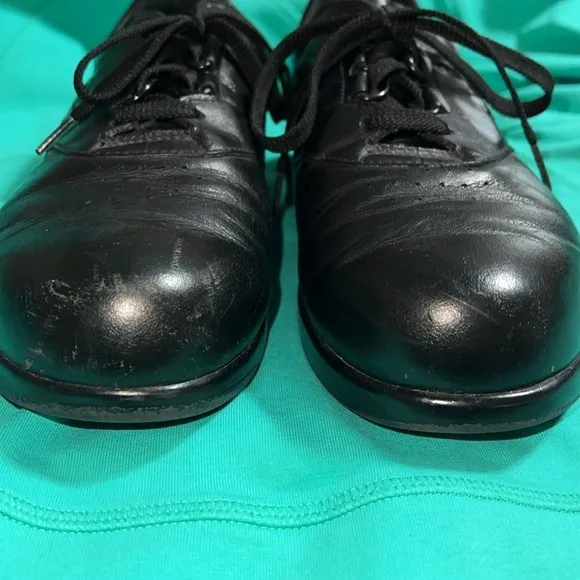 SAS Freetime black leather women’s walking shoes. Size 9.5