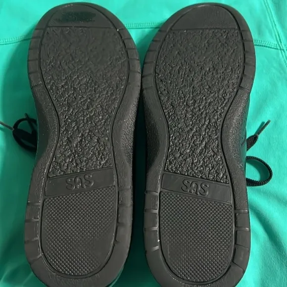 SAS Freetime black leather women’s walking shoes. Size 9.5