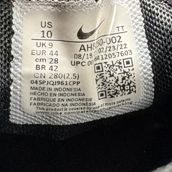Size 10 - Men’s Nike Air max 270 black/white shoes