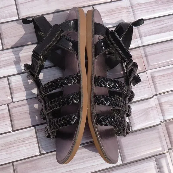 SIZE 3. Oshkosh B'gosh woven patent pu leather straps sandals.