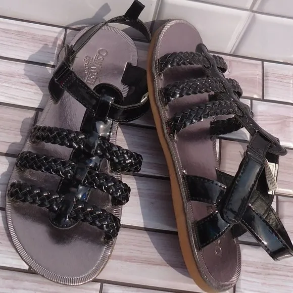 SIZE 3. Oshkosh B'gosh woven patent pu leather straps sandals.