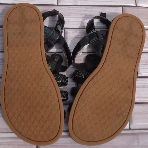 SIZE 3. Oshkosh B'gosh woven patent pu leather straps sandals.