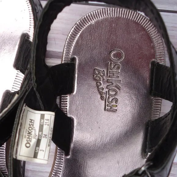 SIZE 3. Oshkosh B'gosh woven patent pu leather straps sandals.