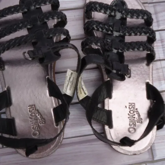SIZE 3. Oshkosh B'gosh woven patent pu leather straps sandals.