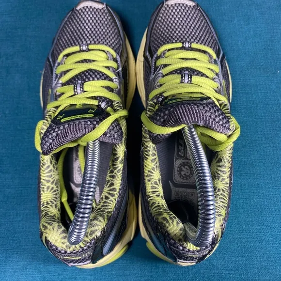 Size 6.5 - Women’s Brooks Ravenna 3 multicolor shoes