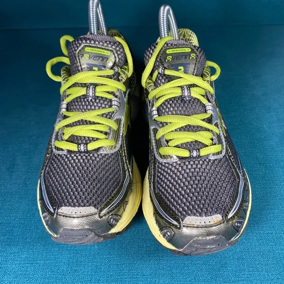 Size 6.5 - Women’s Brooks Ravenna 3 multicolor shoes