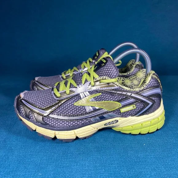 Size 6.5 - Women’s Brooks Ravenna 3 multicolor shoes