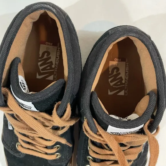 Size 9.5 VANS‎ chukka Skate Mid Black gum sole