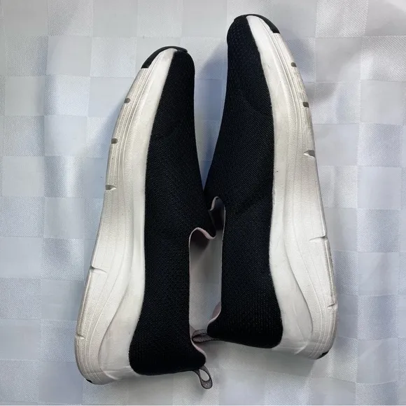 Skechers Arch Comfort Podiatrist Certified Black Slip On Athletic Shoes, 9