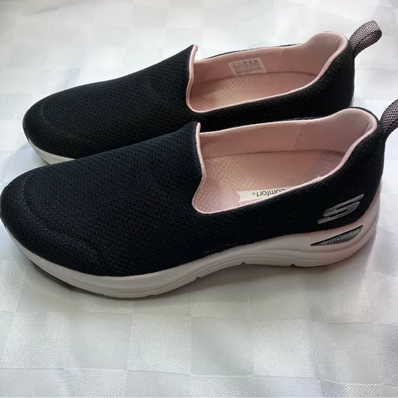 Skechers Arch Comfort Podiatrist Certified Black Slip On Athletic Shoes, 9
