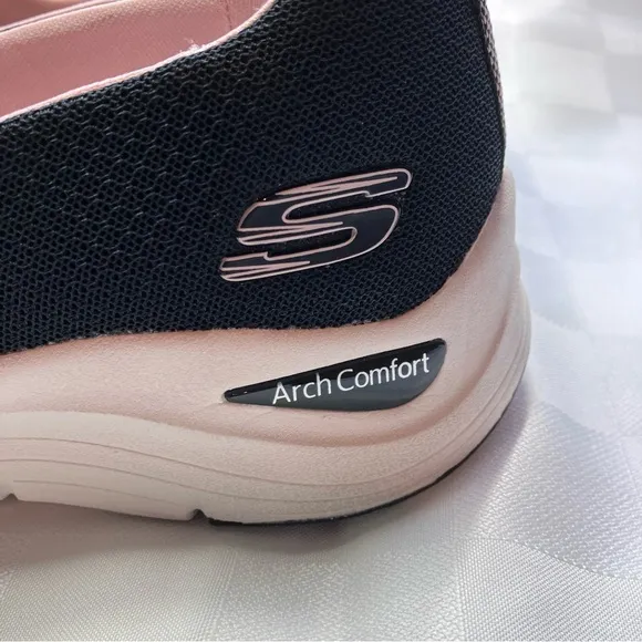 Skechers Arch Comfort Podiatrist Certified Black Slip On Athletic Shoes, 9