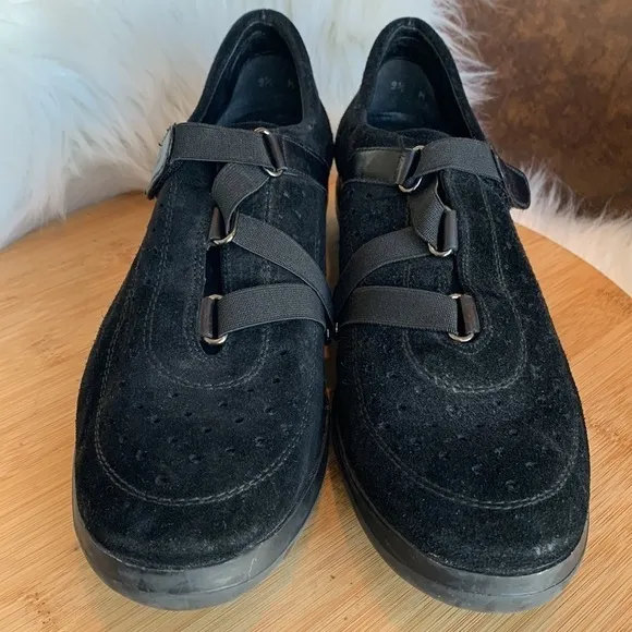 Stuart Weitzman || Black Suede Leather Slip On Sneakers 9.5 M
