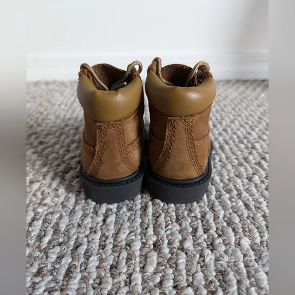 Timberland Boots Toddler Size 4 Wheat Nubuck Classic.
