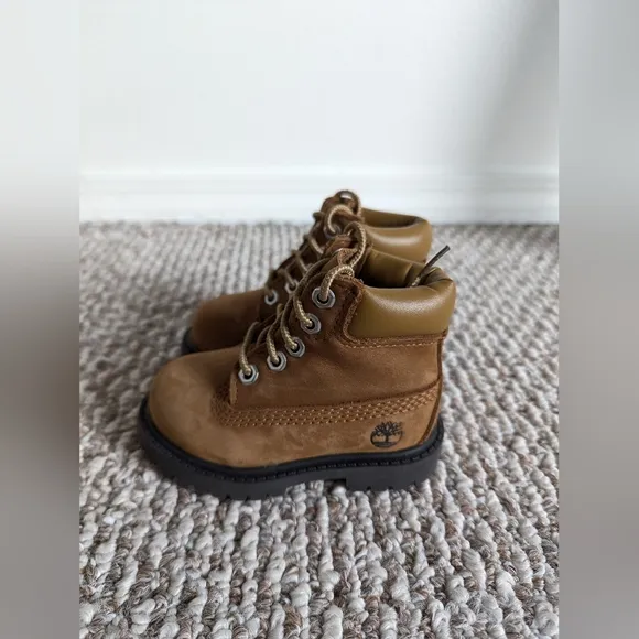 Timberland Boots Toddler Size 4 Wheat Nubuck Classic.