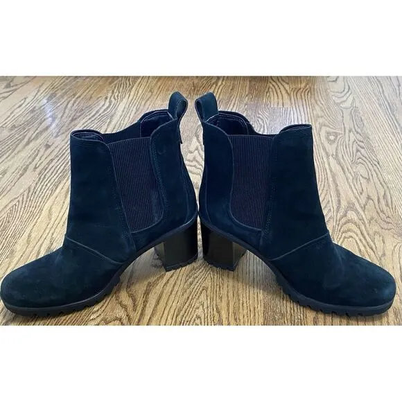 UGG &quot;HAZEL&quot; BLACK SUEDE LUG SOLE‎ BOOTS IN SIZE US 12 / EU 43 ($250.00 RETAIL)
