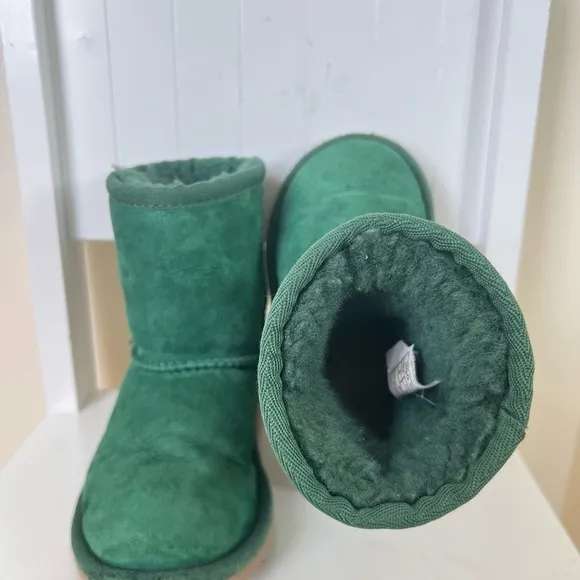 UGG Australia Childrens Kids Classic Short Boots 8 Green Shearling Warm Winter
