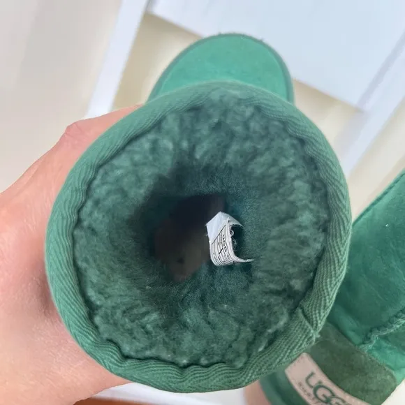 UGG Australia Childrens Kids Classic Short Boots 8 Green Shearling Warm Winter
