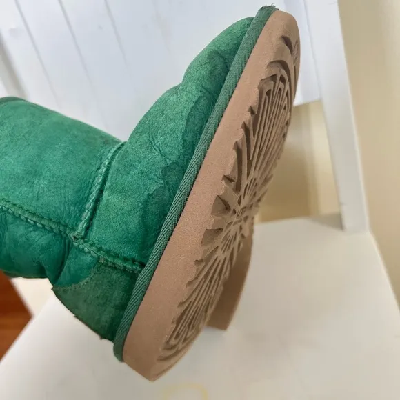 UGG Australia Childrens Kids Classic Short Boots 8 Green Shearling Warm Winter