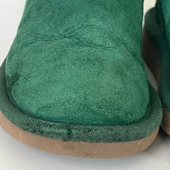 UGG Australia Childrens Kids Classic Short Boots 8 Green Shearling Warm Winter