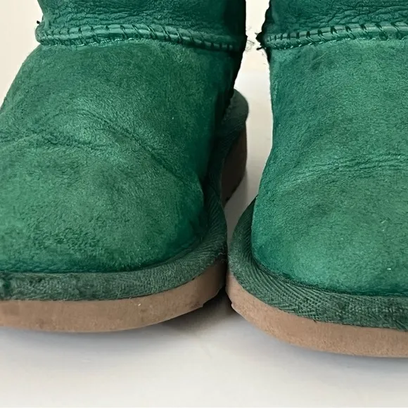 UGG Australia Childrens Kids Classic Short Boots 8 Green Shearling Warm Winter