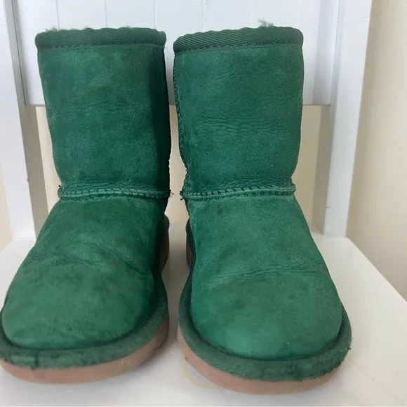 UGG Australia Childrens Kids Classic Short Boots 8 Green Shearling Warm Winter