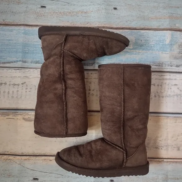 UGG AUSTRALIA CLASSIC TALL CHOCOLATE BROWN BOOTS SIZE WOMANS 6