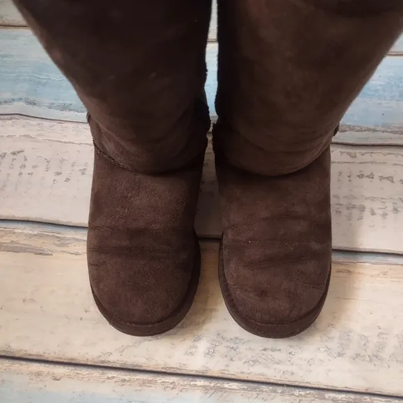 UGG AUSTRALIA CLASSIC TALL CHOCOLATE BROWN BOOTS SIZE WOMANS 6