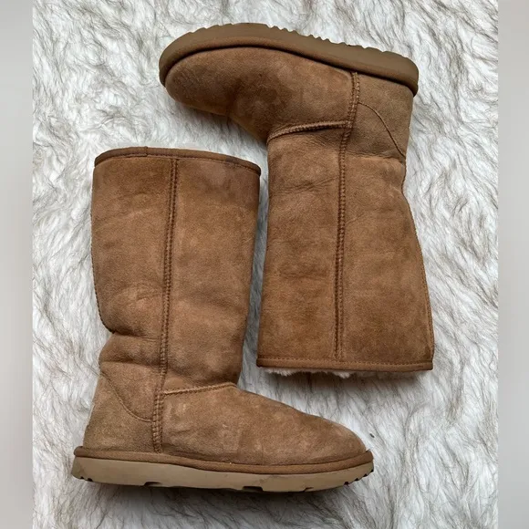 UGG AUSTRALIA Shearling CLASSIC TALL CHESTNUT BROWN BOOTS Size 4.