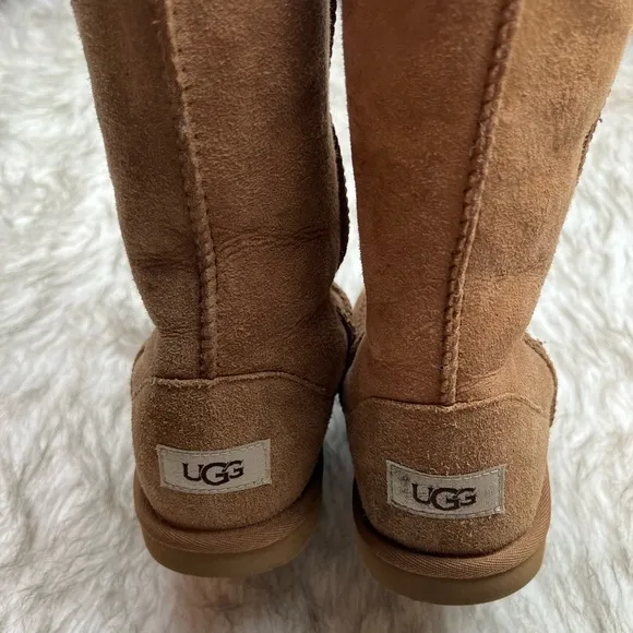 UGG AUSTRALIA Shearling CLASSIC TALL CHESTNUT BROWN BOOTS Size 4.