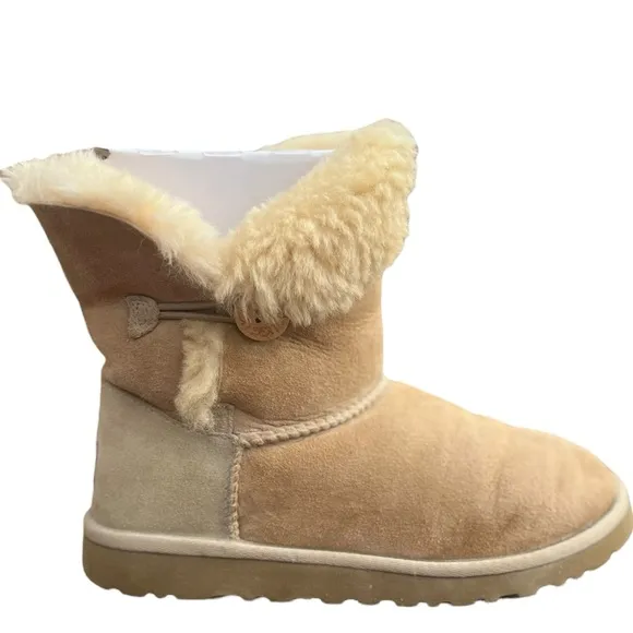 UGG  Bailey Button Classic Short Tan Boots - 5Y