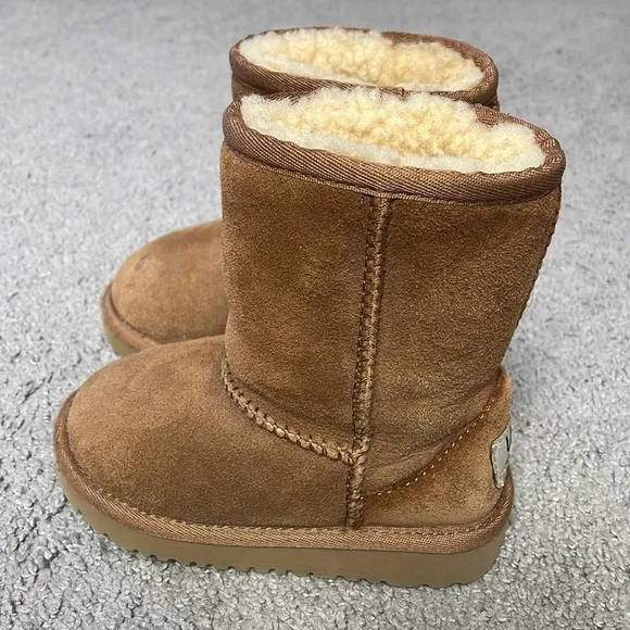 UGG Chestnut Brown Classic Toddler Size 8 Furry Boots