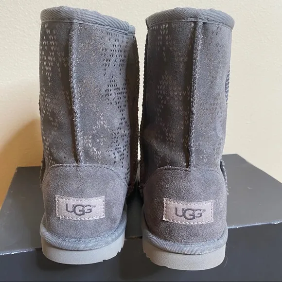 UGG Classic II Icelandic Foil Classic Boots Size 4