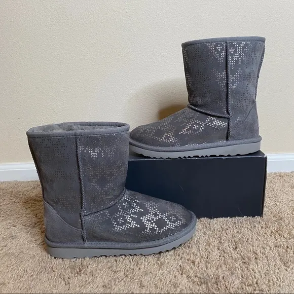 UGG Classic II Icelandic Foil Classic Boots Size 4