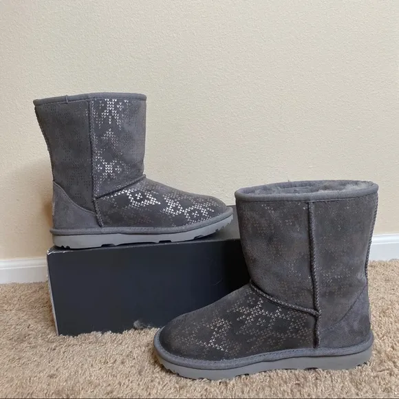 UGG Classic II Icelandic Foil Classic Boots Size 4