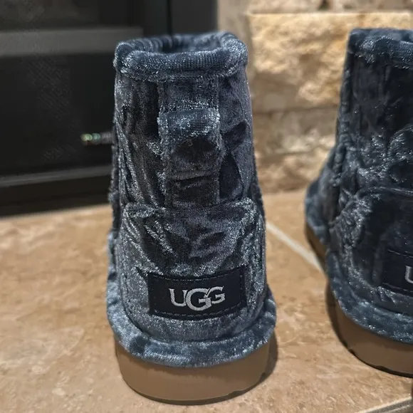 UGG Classic Mini II Crushed Blue Velvet Boots Little Girl Size 13