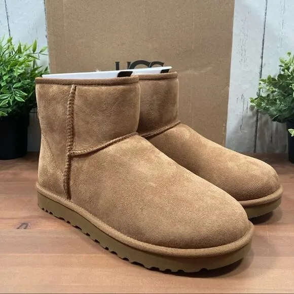 UGG Classic Mini II Genuine Shearling Lined Boots Size 6